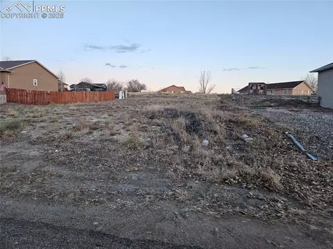 866 S Sterling Dr, Pueblo, CO 81007