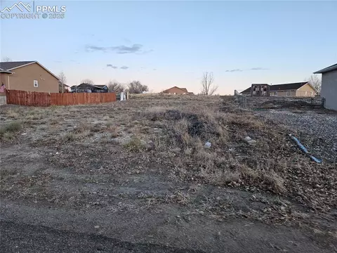 866 S Sterling Dr, Pueblo, CO 81007