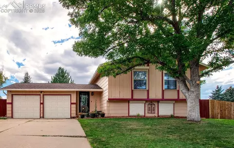 7425 Grand Valley Dr, Colorado Springs, CO 80911