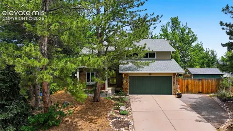 927 Oakwood Dr, Castle Rock, CO 80104