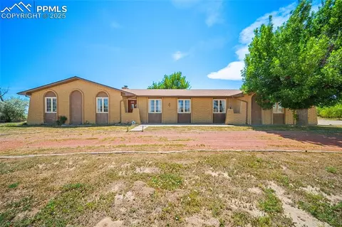 650 E Woodleaf Dr, Pueblo, CO 81007