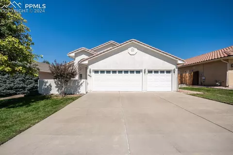 4907 Ferncrest Dr, Pueblo, CO 81005