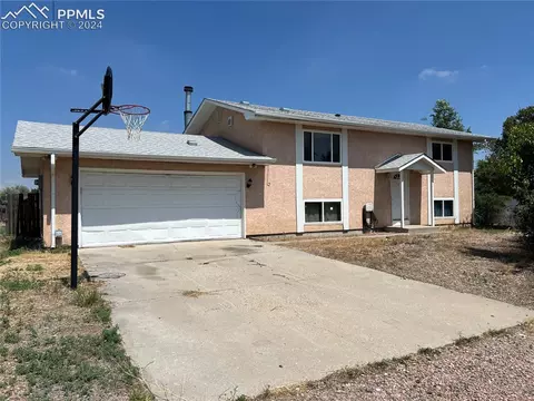 541 S Clarion Dr, Pueblo West, CO 81007