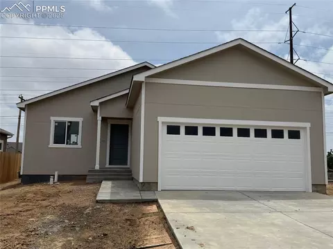 5220 Gannet Ln, Pueblo, CO 81008