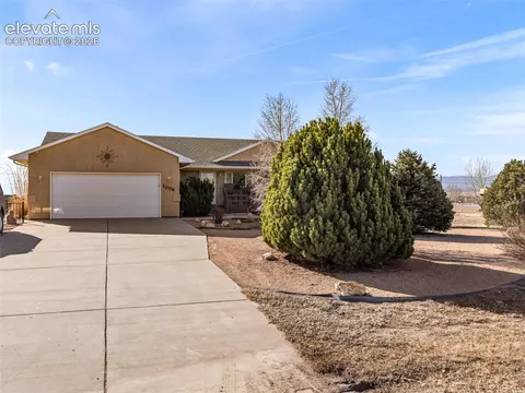 1006 W Capistrano Ave, Pueblo, CO 81007