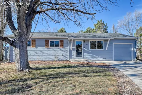 220 Longfellow Dr, Colorado Springs, CO 80910