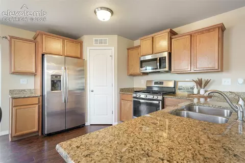 Kitchen - 7704 Cruzer Hts, Peyton, CO 80831 photo 3 of 4