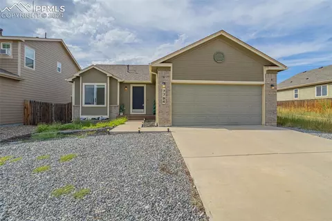 7794 Braxton Dr, Fountain, CO 80817