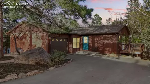 15 Stover Ln, Manitou Springs, CO 80829
