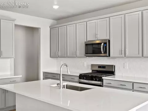 13327 Valley Peak Dr, Peyton, CO 80831 photo 3