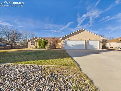 331 S Nicklaus Dr, Pueblo West, CO 81007