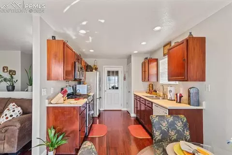 1482 E Ithaca Dr, Pueblo, CO 81007 photo 8