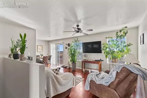 1482 E Ithaca Dr, Pueblo, CO 81007 photo 3