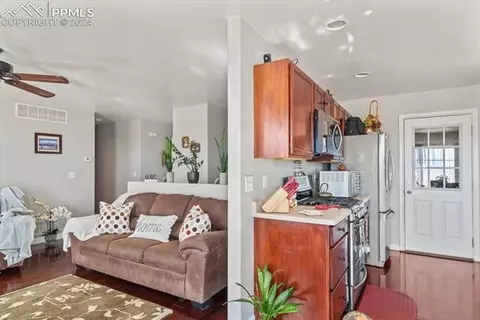 1482 E Ithaca Dr, Pueblo, CO 81007 photo 5
