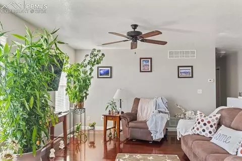 1482 E Ithaca Dr, Pueblo, CO 81007 photo 6