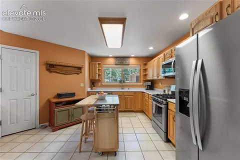 Kitchen - 657 Spring Valley Dr, Divide, CO 80814 photo 4 of 4