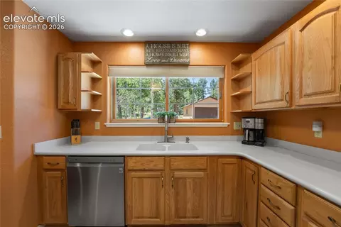 Kitchen - 657 Spring Valley Dr, Divide, CO 80814 photo 3 of 4