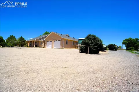 461 E Fredonia Dr, Pueblo, CO 81007