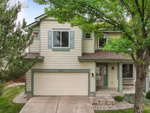 925 Evening Star Ct, Colorado Springs, CO 80910