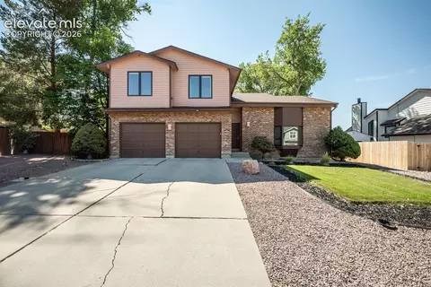 111 Ironweed Dr, Pueblo, CO 81001