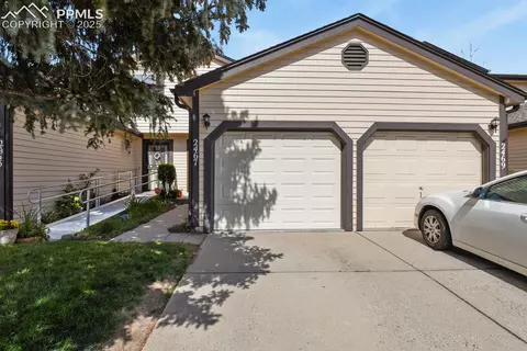 2467 Lexington Village Ln, Colorado Springs, CO 80916