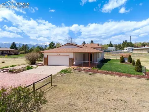 5338 Bent Bar Rd, Colorado Springs, CO 80915