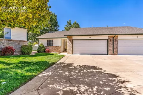 1800 Kingsroyal Blvd #P, Pueblo, CO 81005
