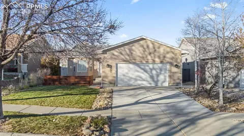 3935 Pronghorn Ln, Pueblo, CO 81005