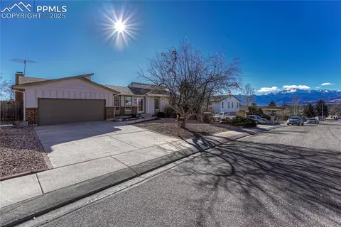 2967 N Roche Dr, Colorado Springs, CO 80918