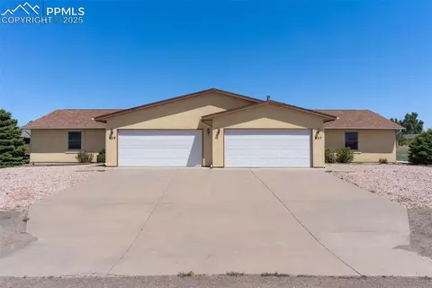 827-829 S Waterleaf Pl, Pueblo West, CO 81007