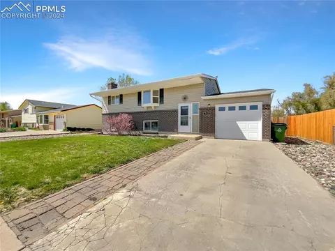 555 Avenida Del Cielo Na Na, Fountain, CO 80817