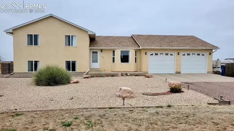 1115 E Desert Cove Dr, Pueblo, CO 81007
