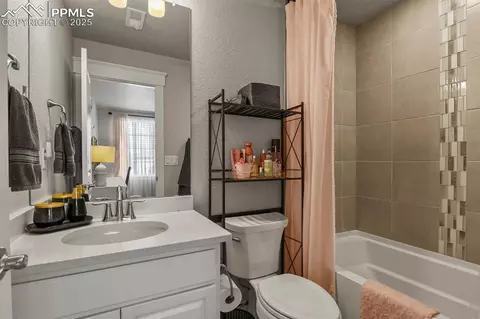 Bath - 15706 Native Willow Dr, Monument, CO 80132 photo 4 of 5