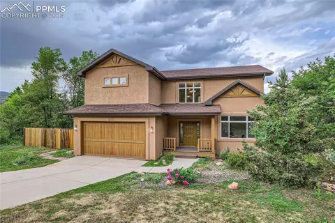301 Oak Pl, Manitou Springs, CO 80829