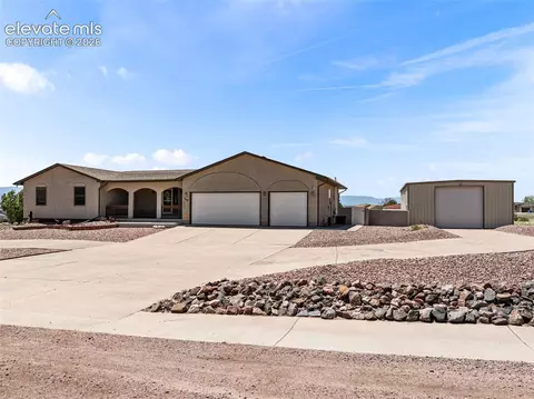 1195 S Los Charros Dr, Pueblo, CO 81007