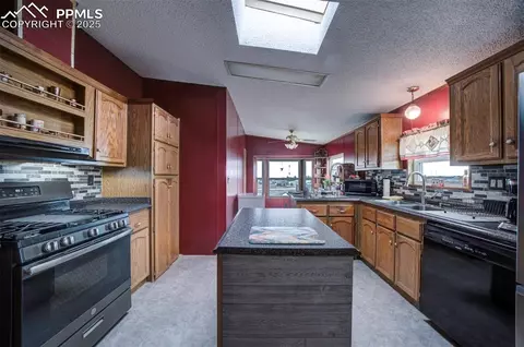 Kitchen - 17455 Max Rd, Peyton, CO 80831 photo 4 of 7