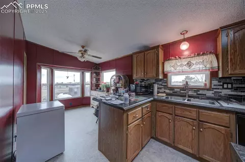 Kitchen - 17455 Max Rd, Peyton, CO 80831 photo 5 of 7