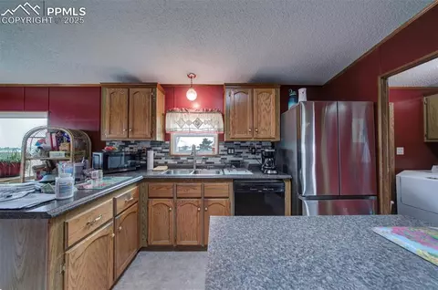 Kitchen - 17455 Max Rd, Peyton, CO 80831 photo 6 of 7
