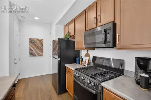 Kitchen - 5332 Spalding Pl, Longmont, CO 80504 photo 5 of 7
