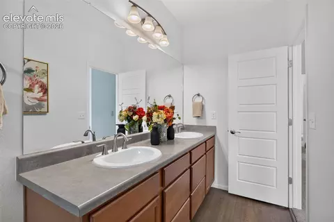 Bath - 5332 Spalding Pl, Longmont, CO 80504 photo 3 of 4