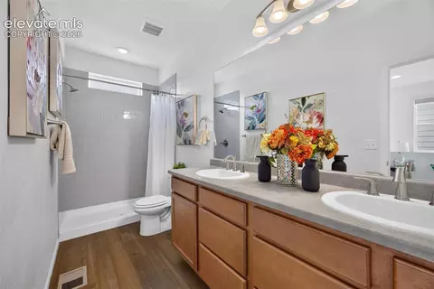 Bath - 5332 Spalding Pl, Longmont, CO 80504 photo 1 of 4