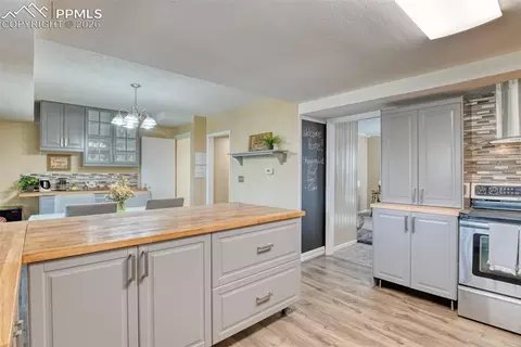 Kitchen - 379 Raspberry Ln, Monument, CO 80132 photo 2 of 4