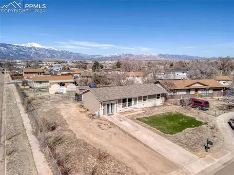 4902 Old Fountain Blvd, Colorado Springs, CO 80916