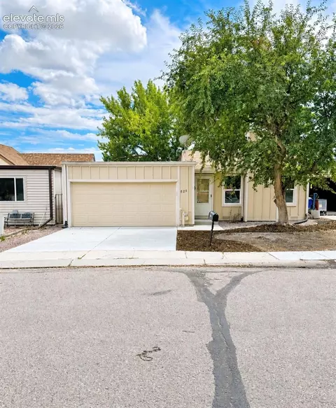 825 San Antonio Pl, Colorado Springs, CO 80906