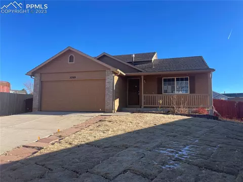 5709 Charlotte Pkwy, Colorado Springs, CO 80923