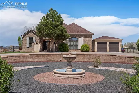 371 W Winterhaven Dr, Pueblo, CO 81007