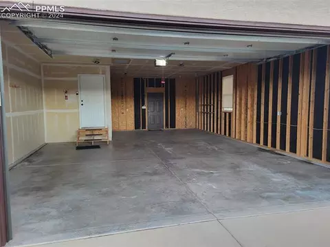 1712 N Lyon Dr, Pueblo, CO 81007