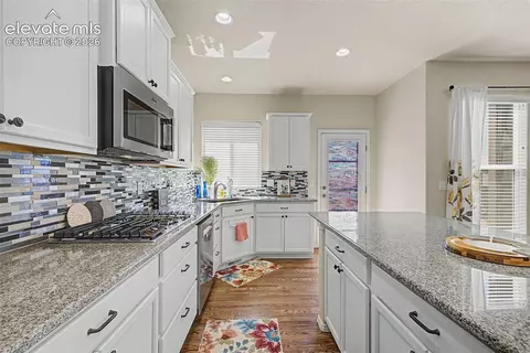 Kitchen - 10191 Keating Dr, Peyton, CO 80831 photo 6 of 7