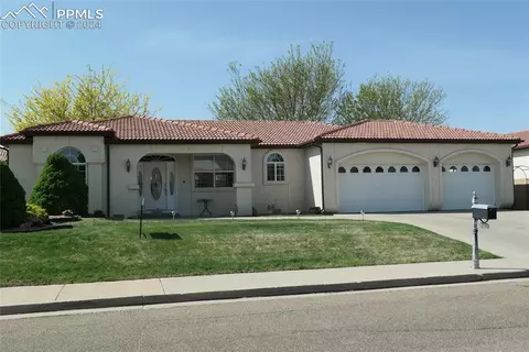 1020 W 11th St, La Junta, CO 81050