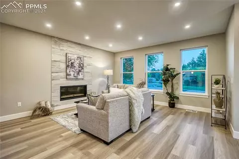 329 4th St, Monument, CO 80132 photo 8